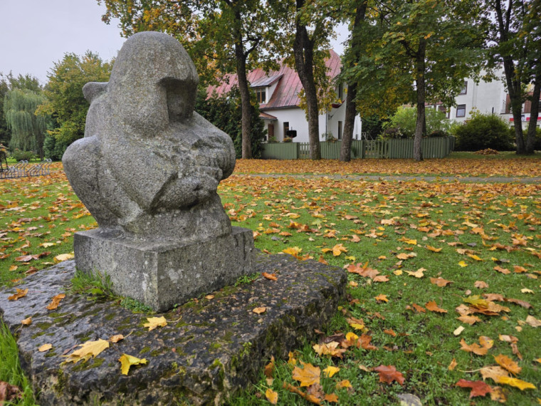 FOTO: Kā no pastkartes! Ogres centrs ietērpies zelta rudens nokrāsās