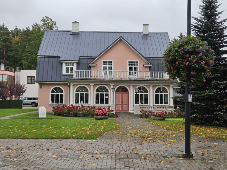 FOTO: Kā no pastkartes! Ogres centrs ietērpies zelta rudens nokrāsās