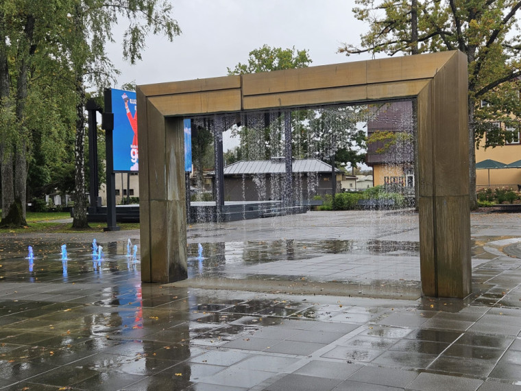 FOTO: Kā no pastkartes! Ogres centrs ietērpies zelta rudens nokrāsās