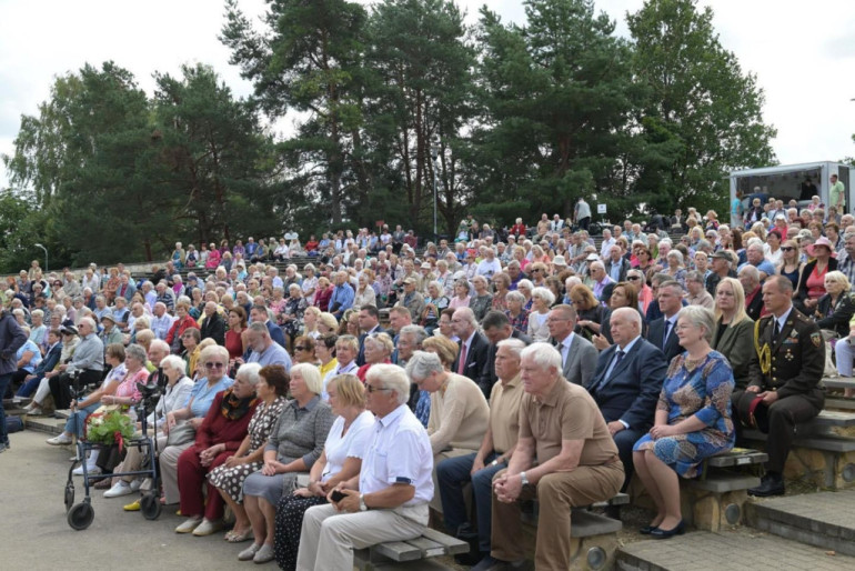 FOTO: Latvijas politiski represēto personu 25. salidojums