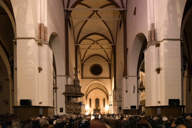 FOTO: Doma baznīcā ar vērienu pirmizrādīta jaunā koncertprogramma “3 Soprano”