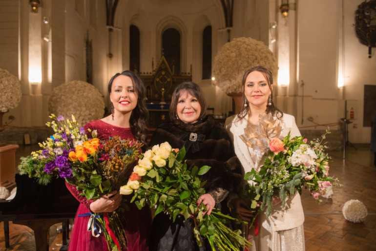 FOTO: Doma baznīcā ar vērienu pirmizrādīta jaunā koncertprogramma “3 Soprano”