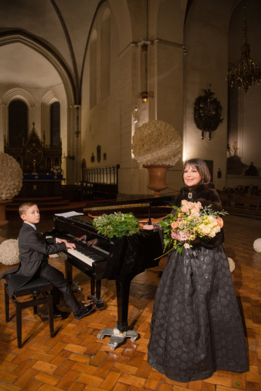 FOTO: Doma baznīcā ar vērienu pirmizrādīta jaunā koncertprogramma “3 Soprano”