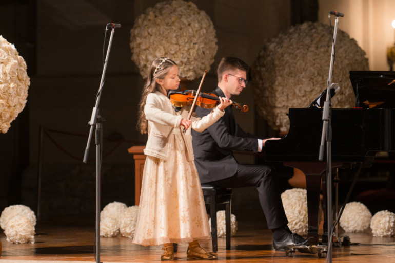 FOTO: Doma baznīcā ar vērienu pirmizrādīta jaunā koncertprogramma “3 Soprano”