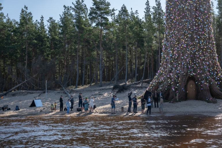 FOTO: Noslēgusies piedzīvojumu fantāzijas filmas “Kristofers un divu pasauļu atslēga” filmēšana Ogrē