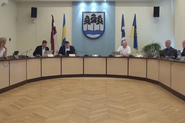 Attēls rakstam: Stunda, lai pateiktu jā kafejnīcai. Domes ārkārtas sēdes apskats