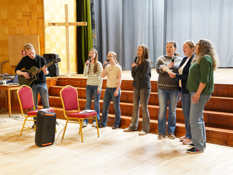 Norvēģu un vietējo sadarbībā sniedz atbalstu Lauberes ģimenēm