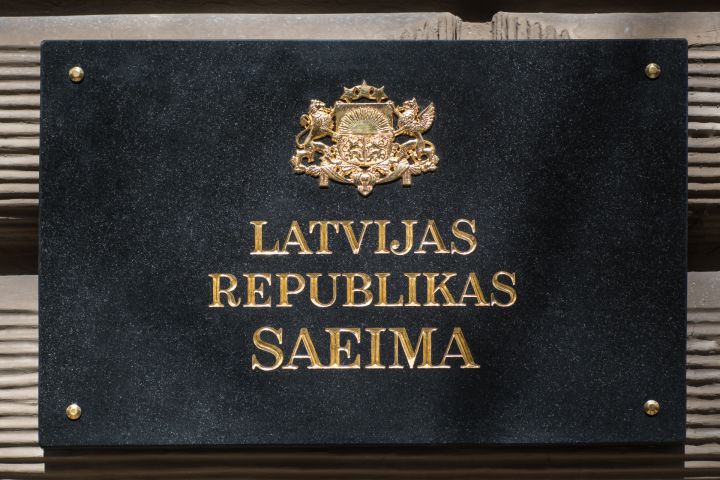 Saeima ziemas sesijā pieņēma 64 likumus