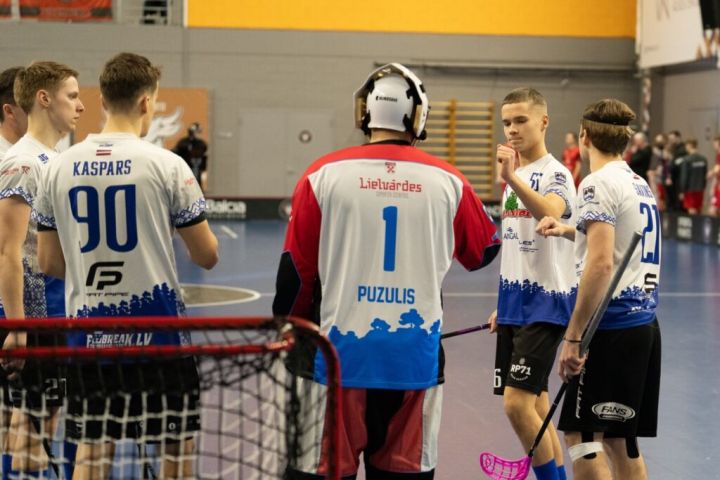 “Valmiera” pārliecinoši revanšējas lielvārdiešiem, sērijā 1:1