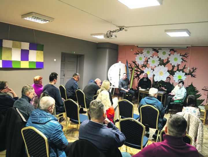 Birzgale spriež par suņiem, mājokļiem un vēju