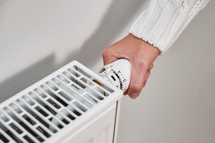 Attēls rakstam: Ja mājsaimniecībai izdevumi par mājokli ir lielāki par ienākumiem, iespēja pieteikties pabalstam