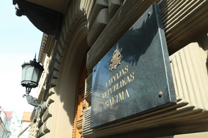 Saeima Latvijas skolām dāvinās Neatkarības atjaunošanas deklarāciju