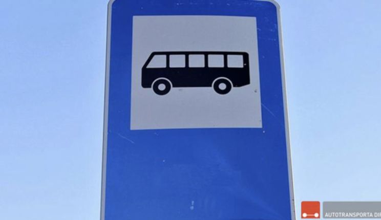 Attēls rakstam: Suntažu pagastā iegravē uzrakstu pieturvietā