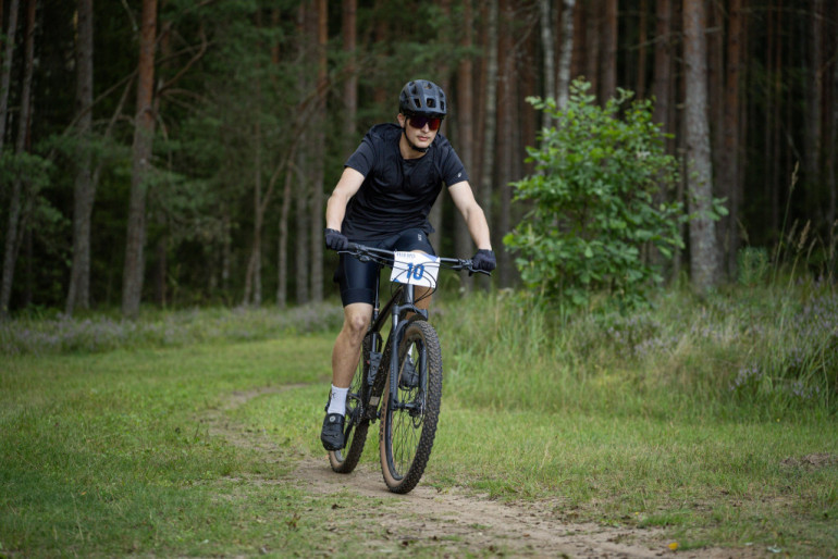 FOTO: Aizvadīti pirmie Ogres Velo apļi