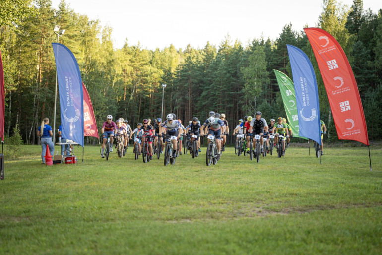 FOTO: Aizvadīti pirmie Ogres Velo apļi