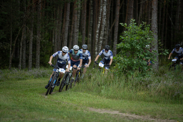 FOTO: Aizvadīti pirmie Ogres Velo apļi