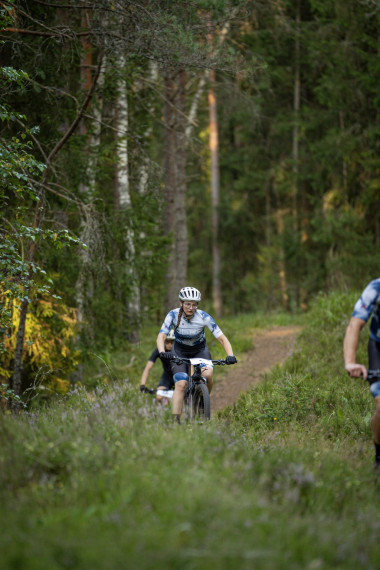 FOTO: Aizvadīti pirmie Ogres Velo apļi