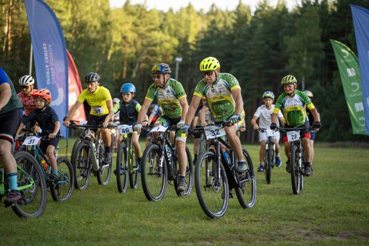 FOTO: Aizvadīti pirmie Ogres Velo apļi