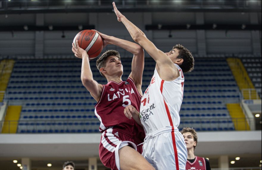 Latvijas U16 izlase pārspēj turkus, ogrēnietim Vilcānam 11 punktu