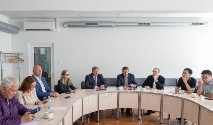 Ogrē uzņemti ārvalstu goda konsuli un vēstniecību pārstāvji