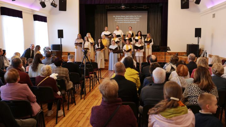 Foto: Ar svētku dievkalpojumu ir dzimusi jauna baptistu draudze Ikšķilē