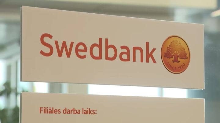 LTV: Apsūdzības par 17 gadu ilgām nelikumībām celtas bijušajai "Swedbank" filiāles vadītājai Ogrē un Bauskā