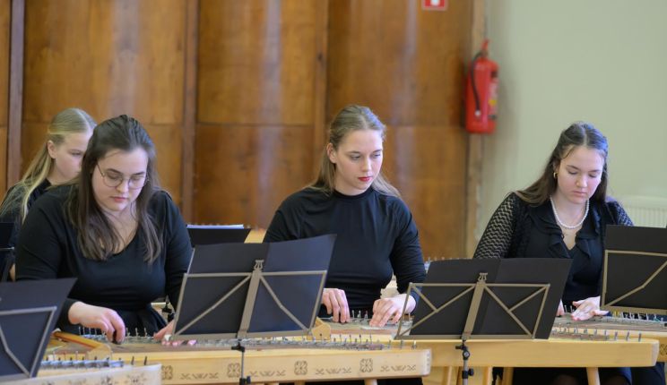 Attēls rakstam: Dziesmu un deju svētki – koklētājas acīm