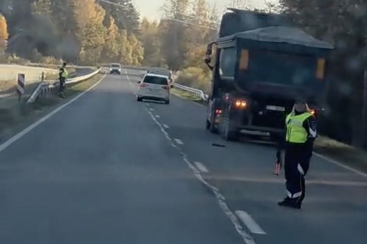 Attēls rakstam: VIDEO.Traģēdija Tīnūžu pagastā: kravas automašīna uzbrauc gājējam