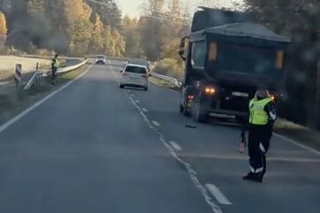 Attēls rakstam: VIDEO.Traģēdija Tīnūžu pagastā: kravas automašīna uzbrauc gājējam