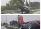 Attēls rakstam: Kādam ceļš Ogrē izrādījās par šauru - auto pie "Daugas" uzbrauc barjerām 