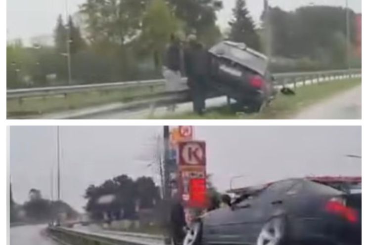 Attēls rakstam: Kādam ceļš Ogrē izrādījās par šauru - auto pie "Daugas" uzbrauc barjerām 