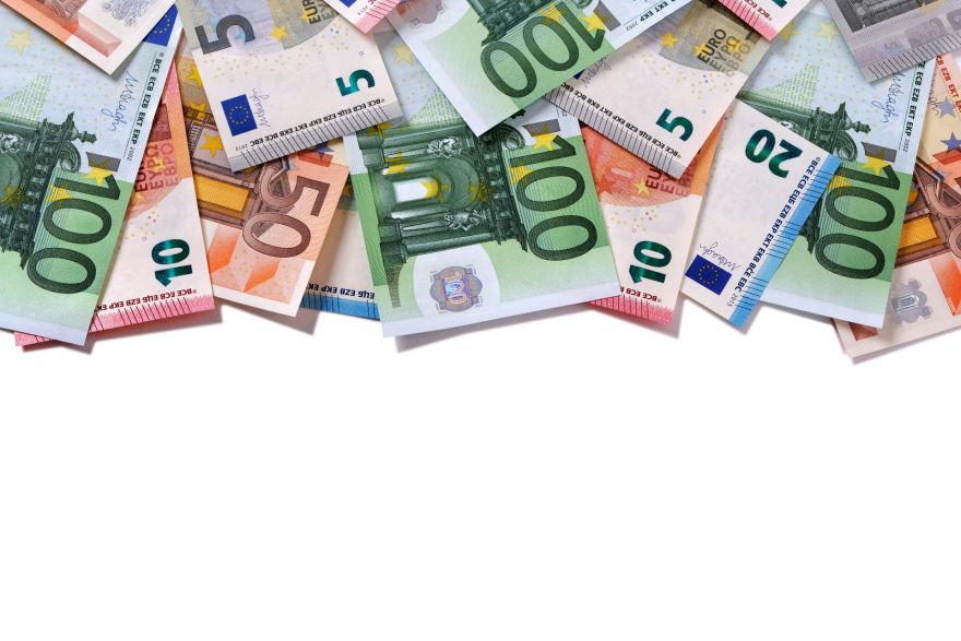 Ogrē konstatē monētu un banknoti ar viltojuma pazīmēm 