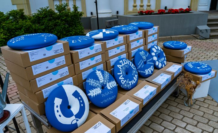 Svētku dalībnieku apgleznotās pērles nonākušas Rīgā