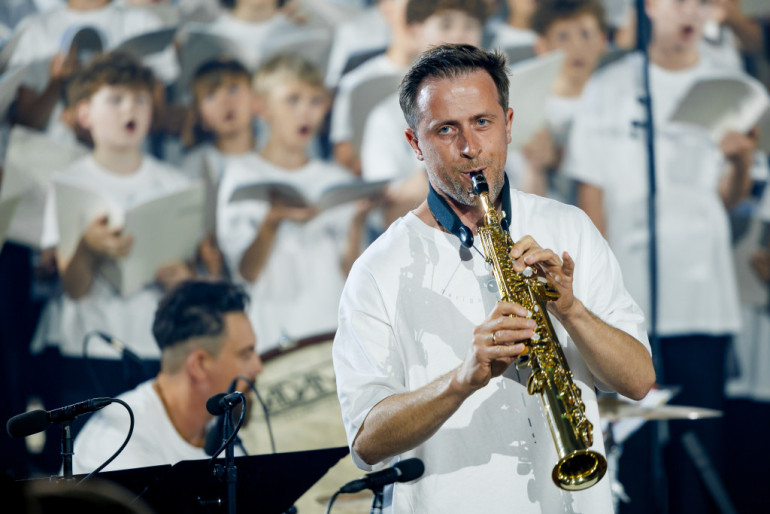 Foto, video: Ar stāvovācijām aizvadīts «Garīgs koncerts» Doma baznīcā