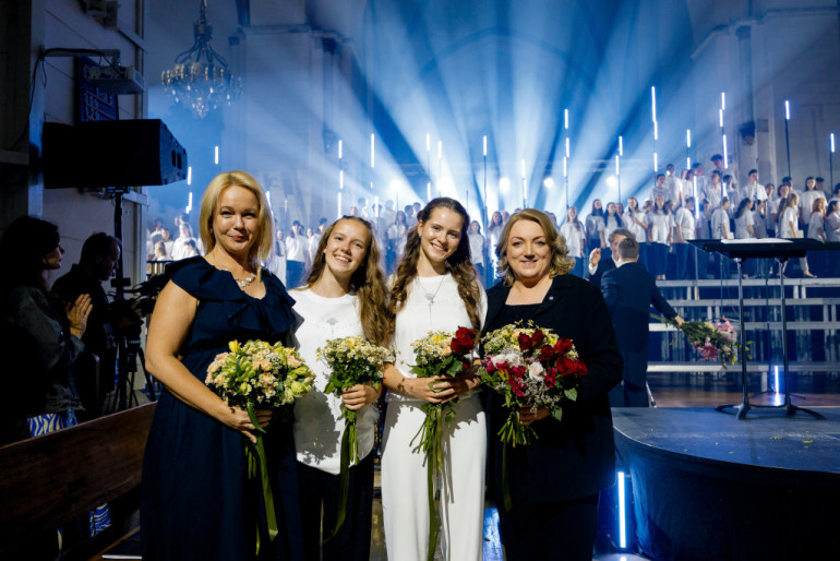 Foto, video: Ar stāvovācijām aizvadīts «Garīgs koncerts» Doma baznīcā