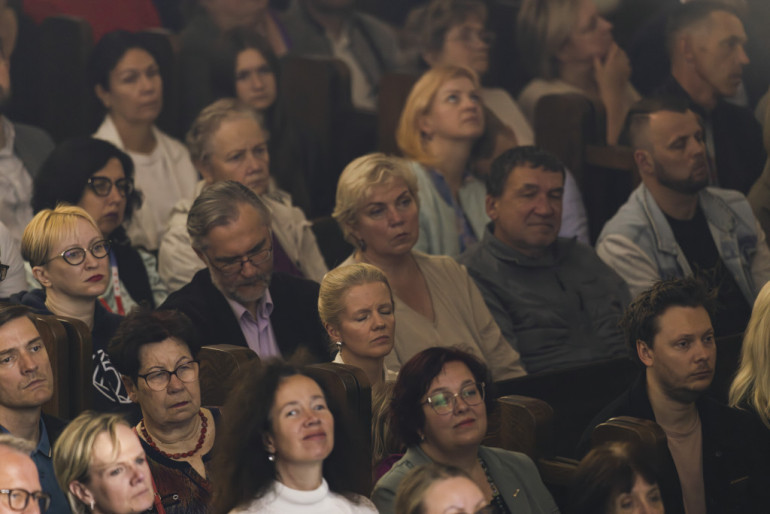 Foto, video: Ar stāvovācijām aizvadīts «Garīgs koncerts» Doma baznīcā