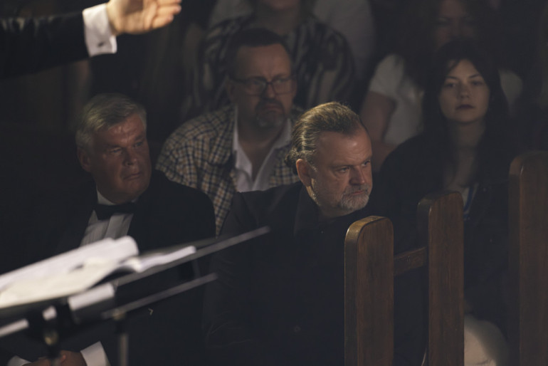 Foto, video: Ar stāvovācijām aizvadīts «Garīgs koncerts» Doma baznīcā