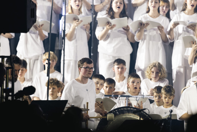 Foto, video: Ar stāvovācijām aizvadīts «Garīgs koncerts» Doma baznīcā