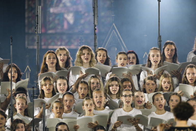 Foto, video: Ar stāvovācijām aizvadīts «Garīgs koncerts» Doma baznīcā