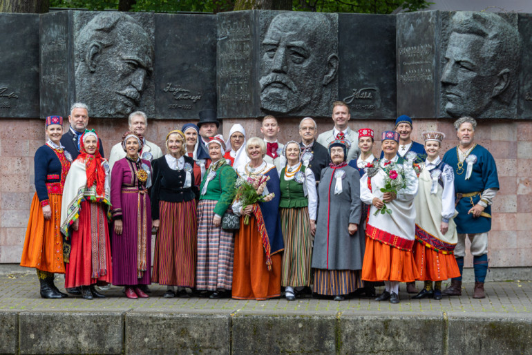 FOTO: Aizvadīts pasākums "Godināšana un novadu satikšanās"