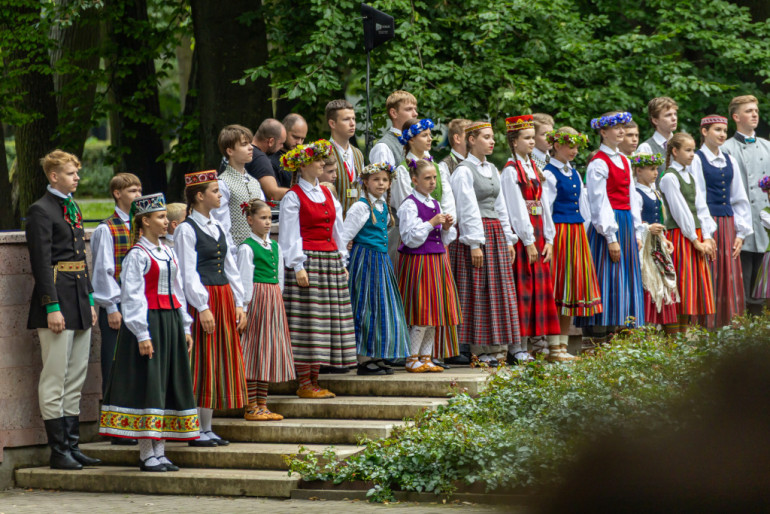 FOTO: Aizvadīts pasākums "Godināšana un novadu satikšanās"