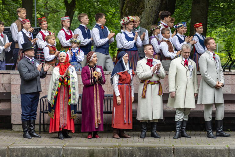 FOTO: Aizvadīts pasākums "Godināšana un novadu satikšanās"