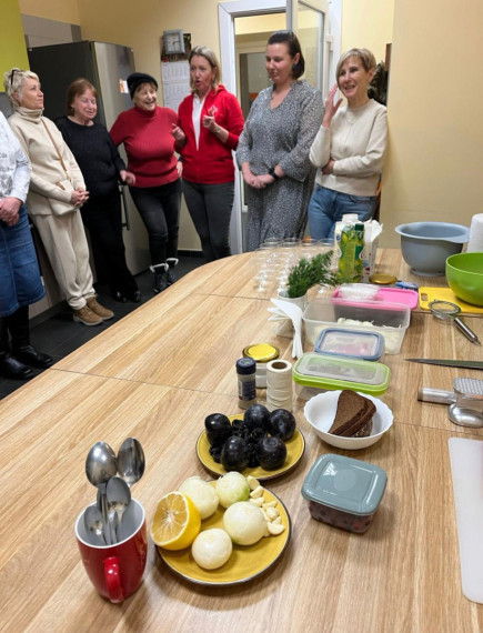 FOTO: Ķegumā aizvadīta kulinārijas nodarbība Latvijas un Ukrainas civiliedzīvotājiem
