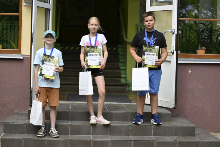 FOTO: Taurupe atkal svin – ar gājienu, mūziku un neparastām sporta spēlēm atgriezušies pagasta svētki