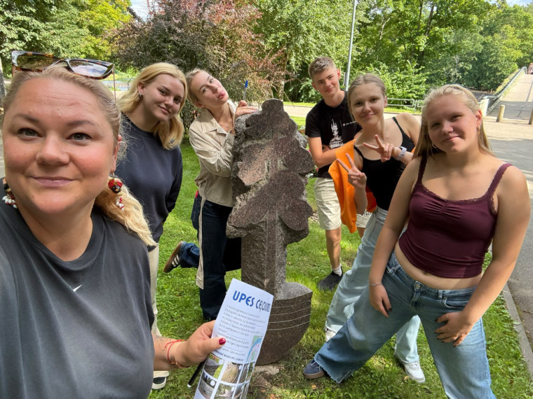 FOTO. "Daru, tātad mainu!" Ogres novada jaunieši pierāda, ka brīvprātīgais darbs maina dzīvi