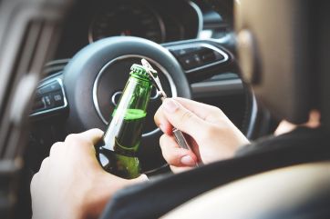 Attēls rakstam: Reibumā un bez tiesībām: dzērājšoferis Ogres novadā cenšas izvairīties no soda, bet sekas ir dārgas