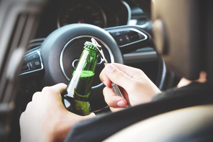 Attēls rakstam: Reibumā un bez tiesībām: dzērājšoferis Ogres novadā cenšas izvairīties no soda, bet sekas ir dārgas