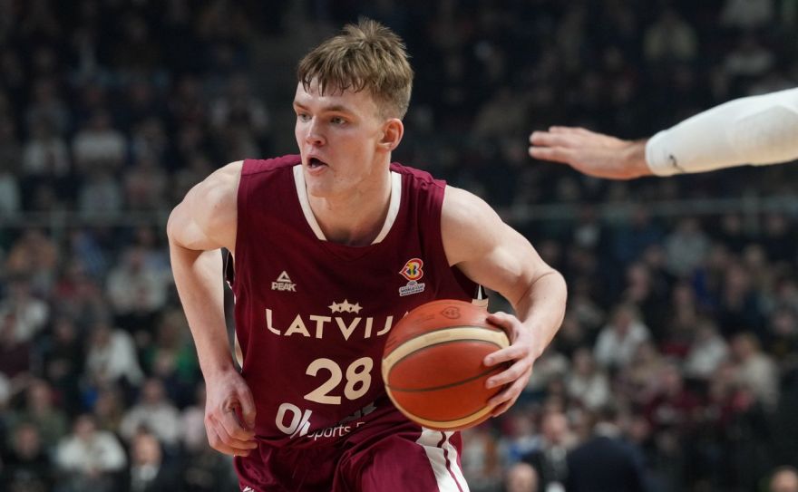 Latvijas basketbola izlasei pirmā uzvara pārbaudes spēlē, ikšķilietim Šteinbergam septiņi punkti