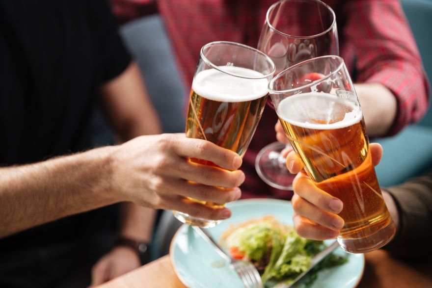 Vāc parakstus par alkohola tirdzniecības laika saīsināšanu brīvdienās