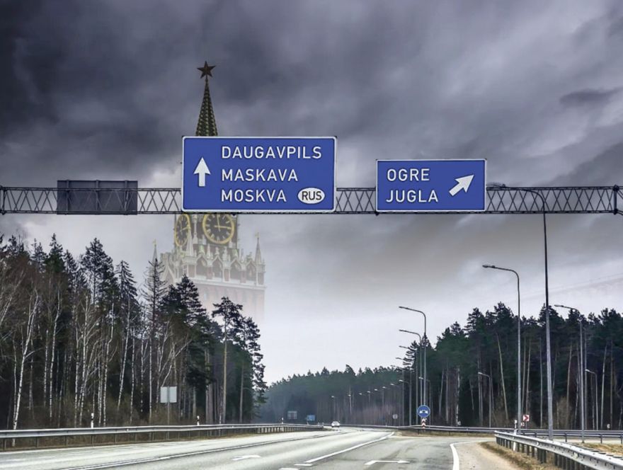 Latvijā gatavojas ceļa zīmju "reformai": norādes uz agresorvalstīm koriģēs, bet vienlaikus pastāv tehnisks risks